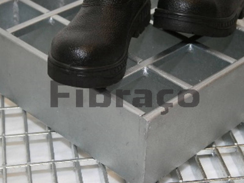 Grade de piso reforçada