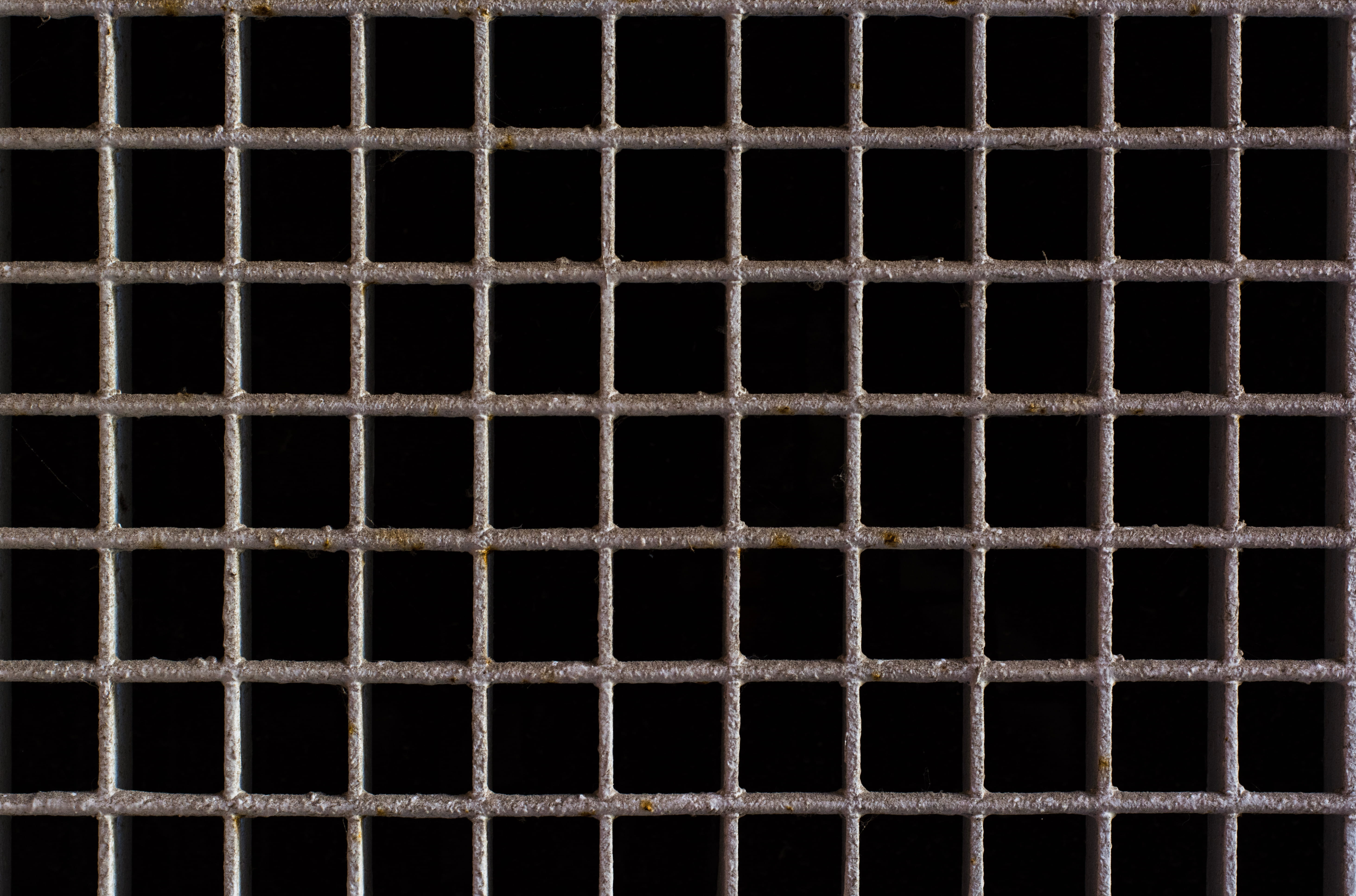 Enferrujamento da grade de piso: causas e consequências